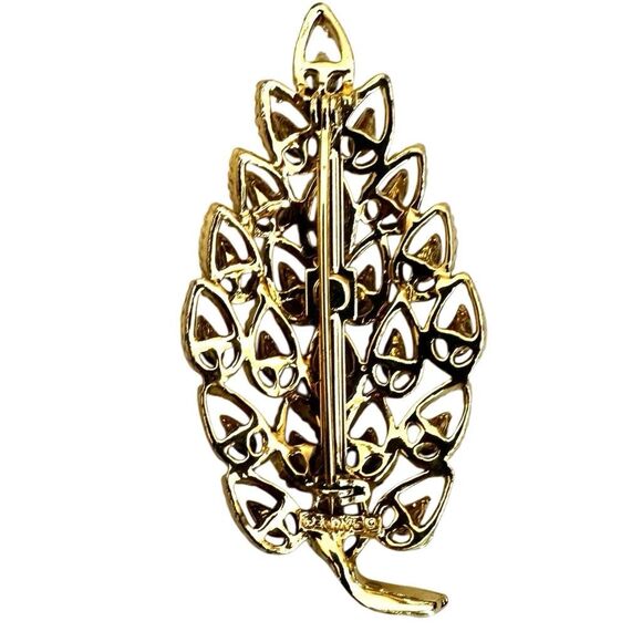 Gerry’s Vintage Gold-Tone Leaf Brooch - Picture 5 of 8